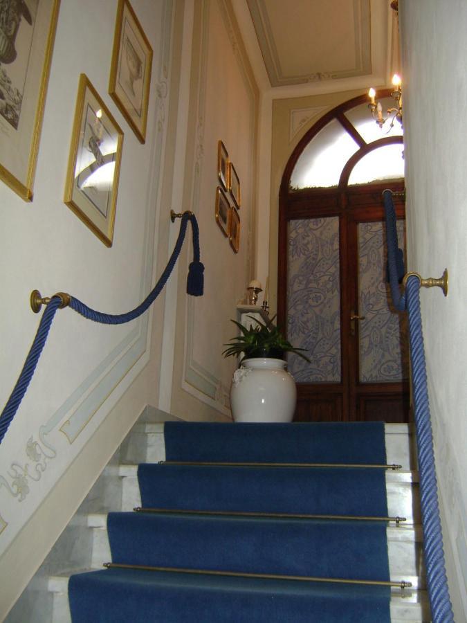 Villa Carlotta Con Piscina Лари Экстерьер фото